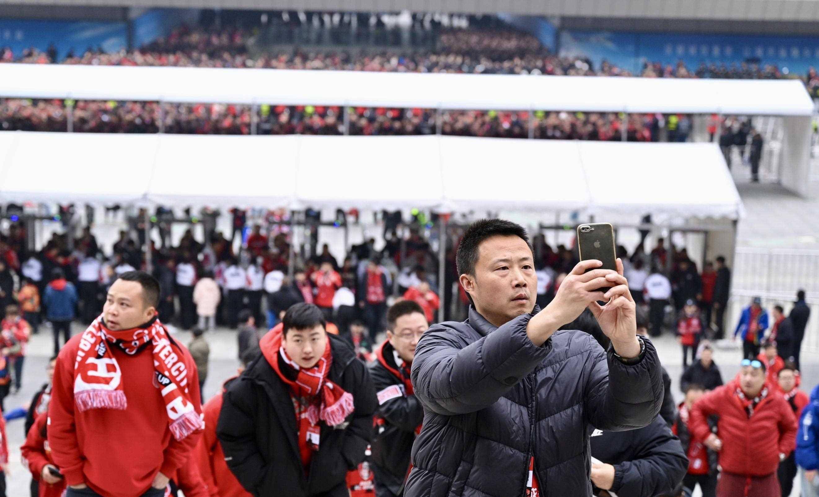 瓦力棋牌-热血激情的足球盛宴，观众欢欣鼓舞的简单介绍