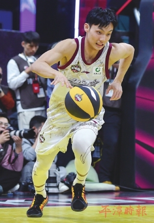 包含篮球明星荣膺MVP，赛季表现出众的词条