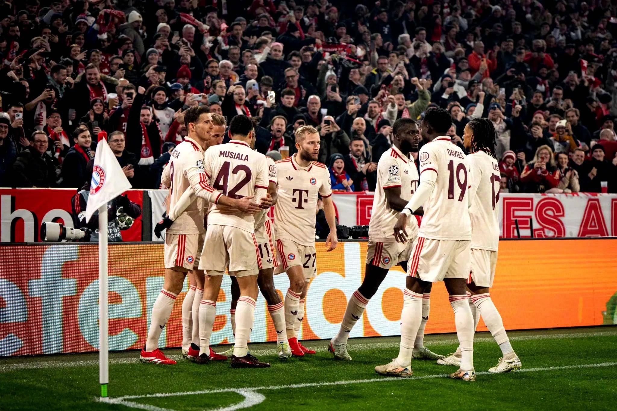 欧国联赛再掀狂潮，球场上热情高涨的简单介绍