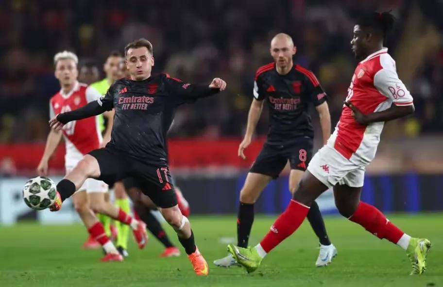 瓦力棋牌游戏-关于AC米兰前锋连续进球威胁亚特兰大的信息