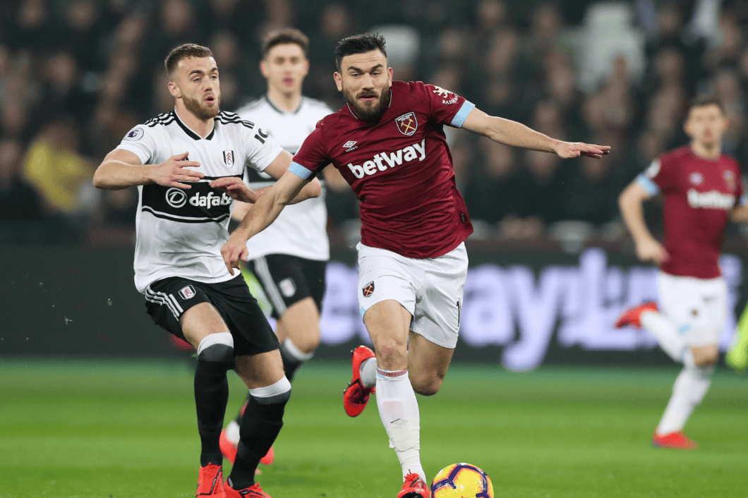 包含富勒姆客场遭逆转，表现逊色，球队需迅速调整状态的词条