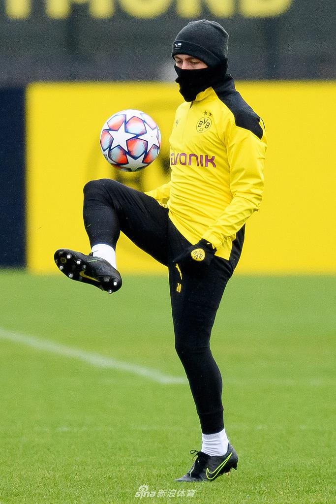 多特蒙德球员集体训练，备战下一场比赛
