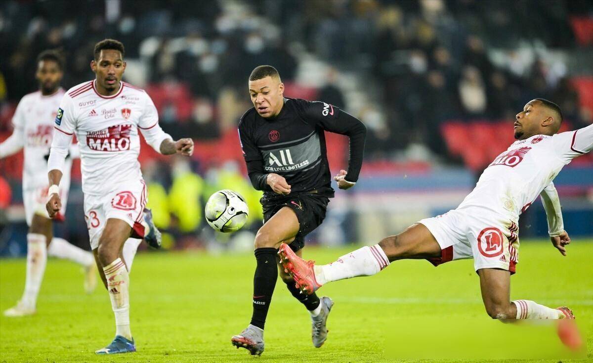 巴黎圣日耳曼完胜对手，轻取欧冠四强席位！