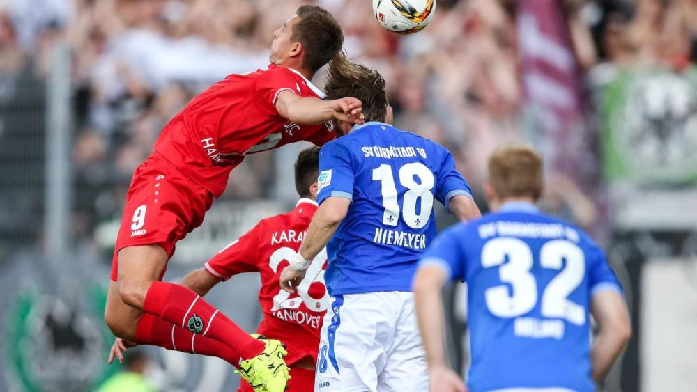 包含汉诺威队成功逆袭，客场赢得比赛的词条