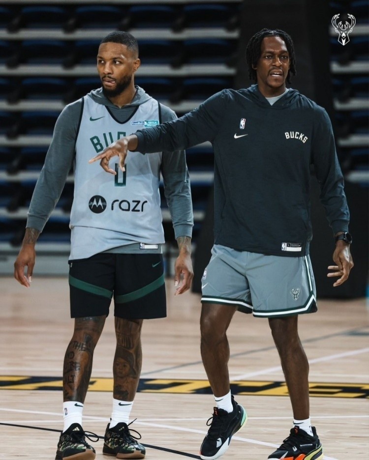 瓦力棋牌-包含灰熊比超前，波波维奇带领绿军不惧风雨的词条