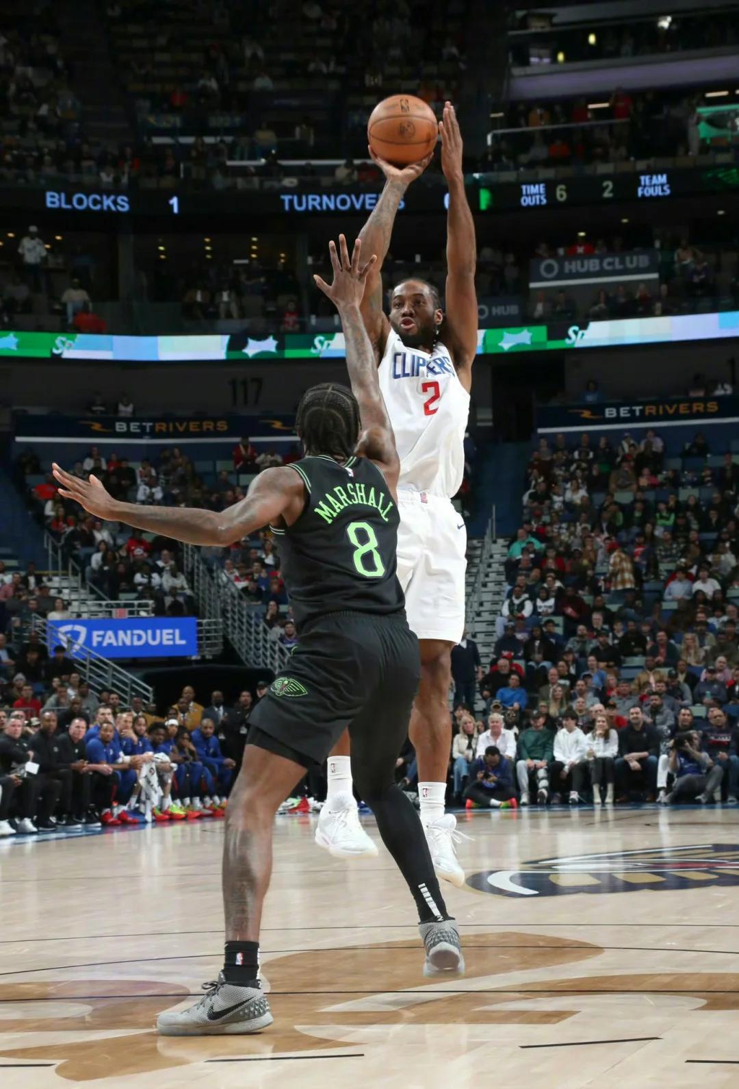 包含连续精彩战况，赛场热闹非凡！的词条