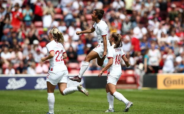 瓦力棋牌入口-国际女足在比赛中展现出众风采