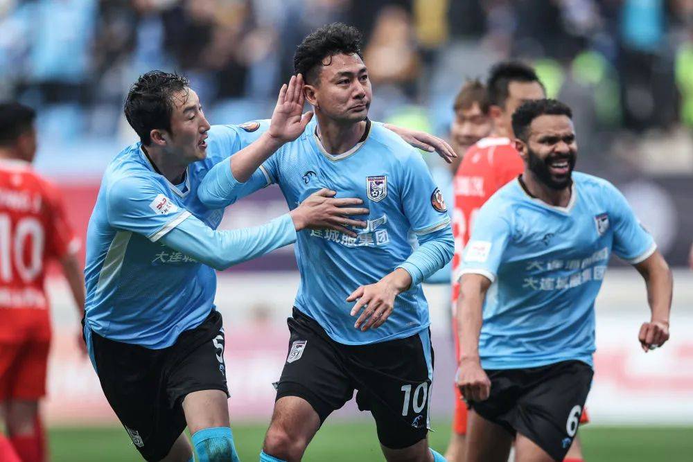 瓦力棋牌官网-足球联赛的结果充满悬念，球迷着急等待揭晓的简单介绍