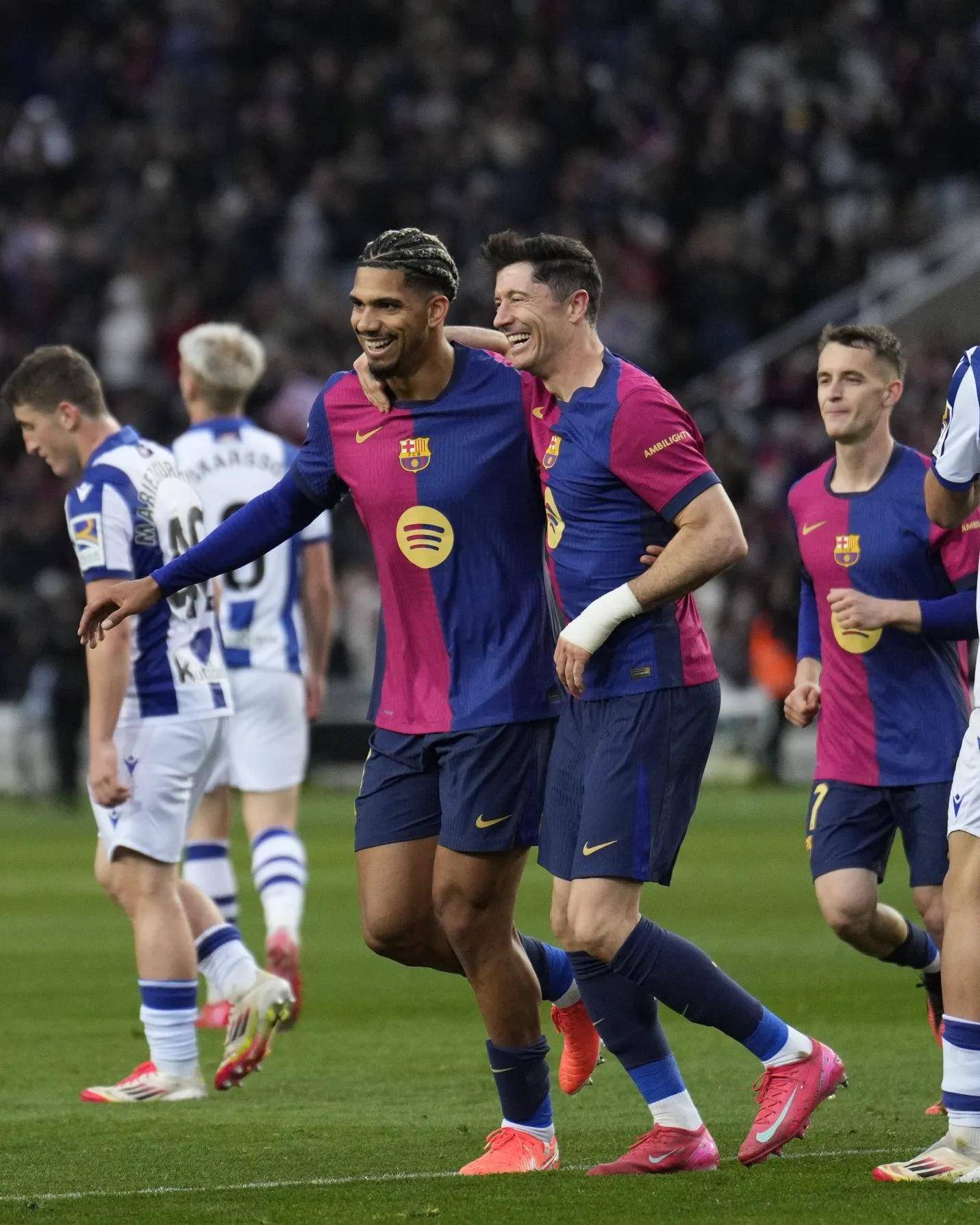 曼联挑战巴黎，两队强强对话备受瞩目的简单介绍