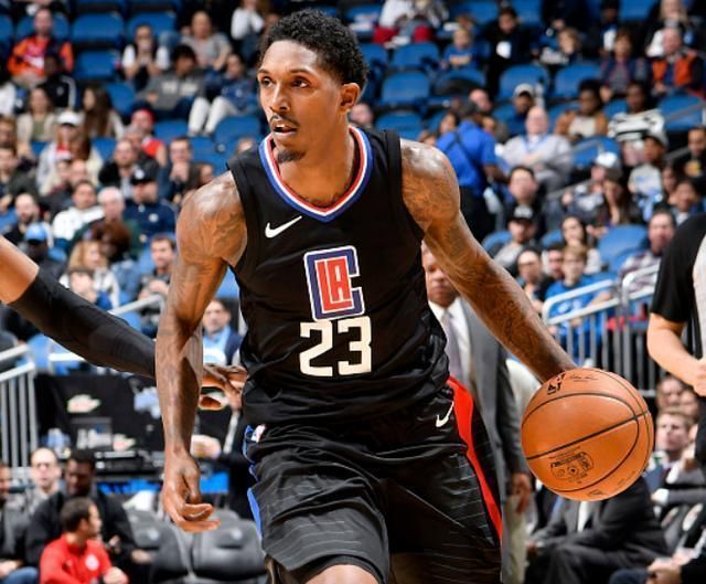 包含雄鹿主帅泰伦-卢：球队信心满满愿登顶总冠军的词条