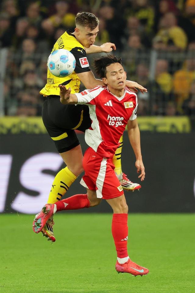 柏林联合在主场比赛中全力拼搏