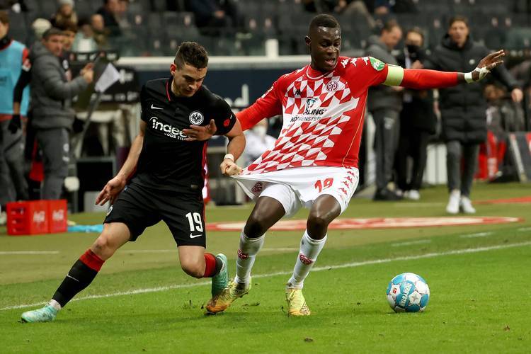 包含法兰克福主场逆袭成功，出线形势有利的词条