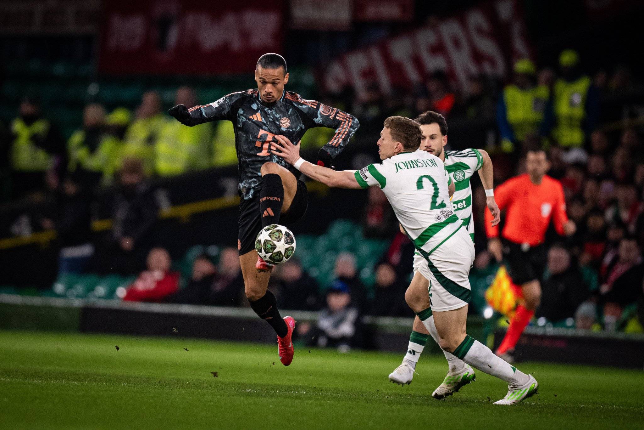 关于奥林匹亚科斯主场险胜，挺进欧冠强的信息