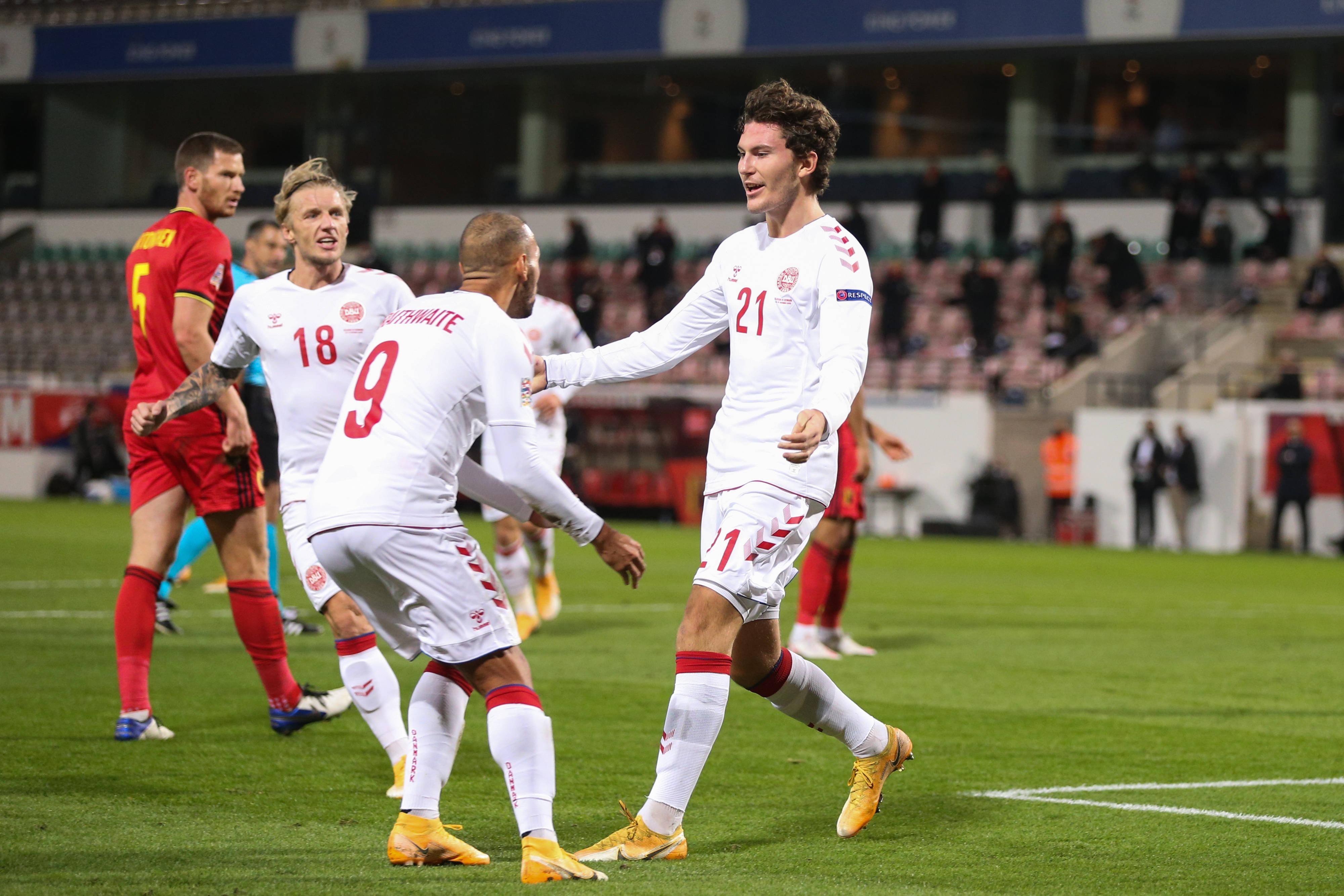 加拿大球员在瑞士比赛中取得胜利