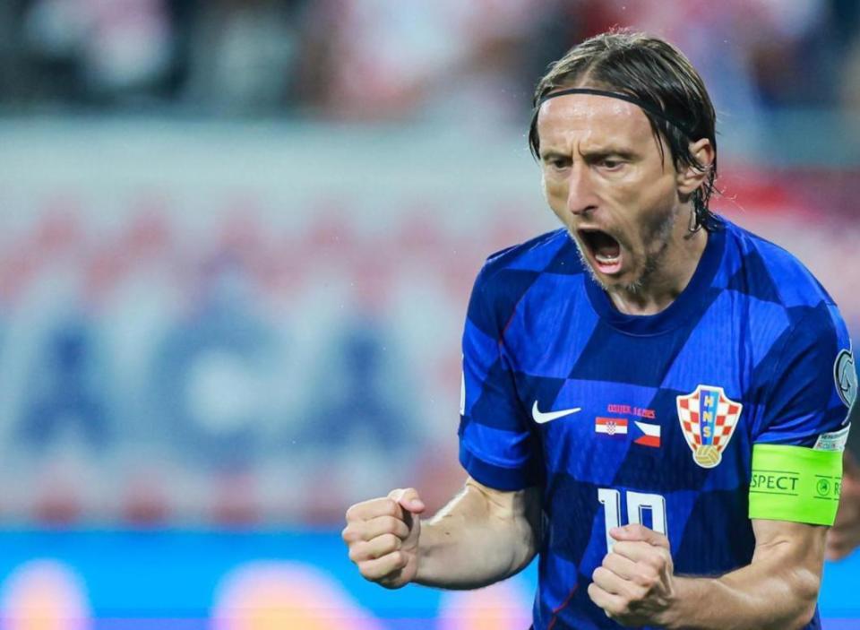 克罗地亚队火力全开，轻松进欧预赛决赛