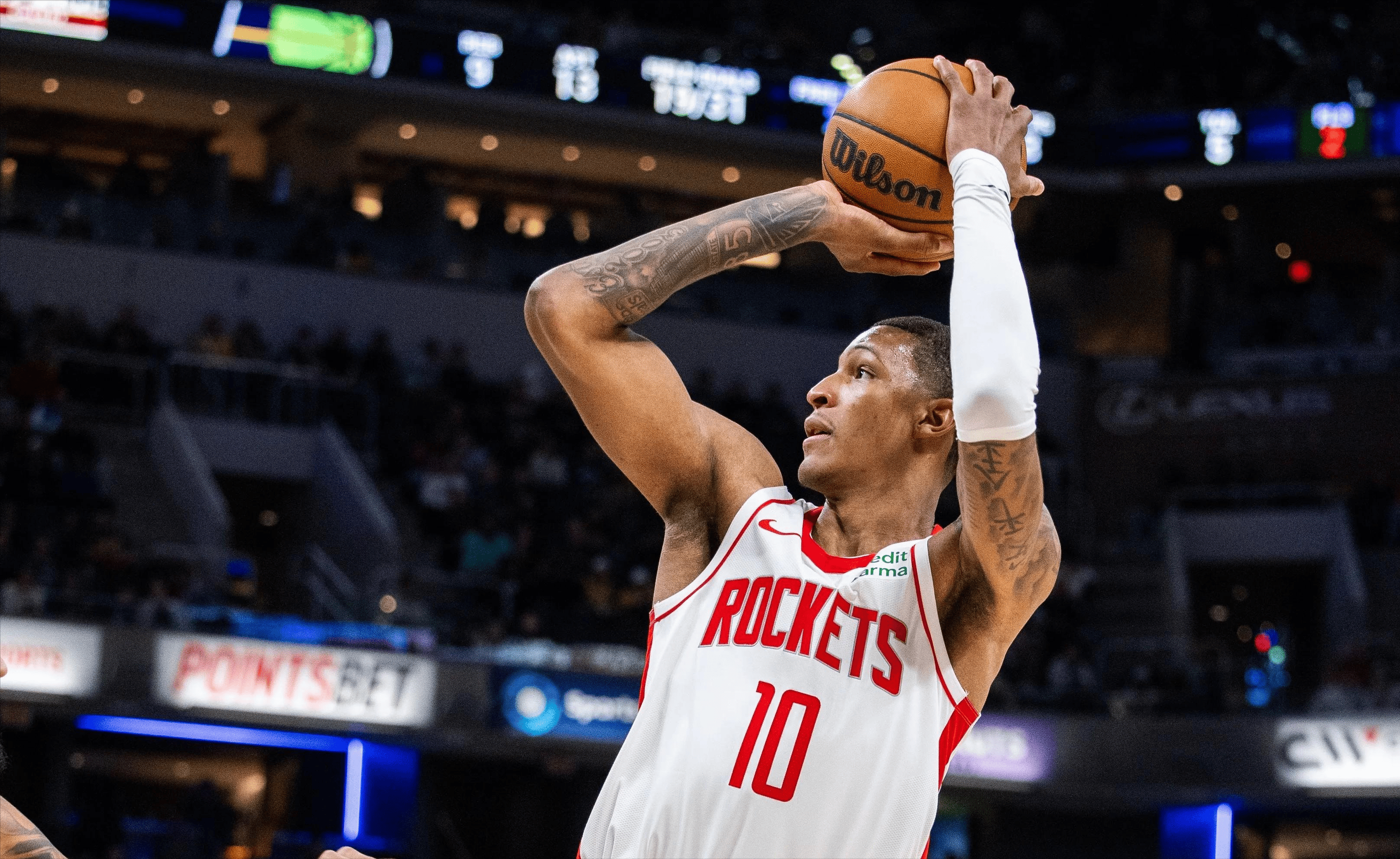 火箭全队合力抗击马刺，获得胜利