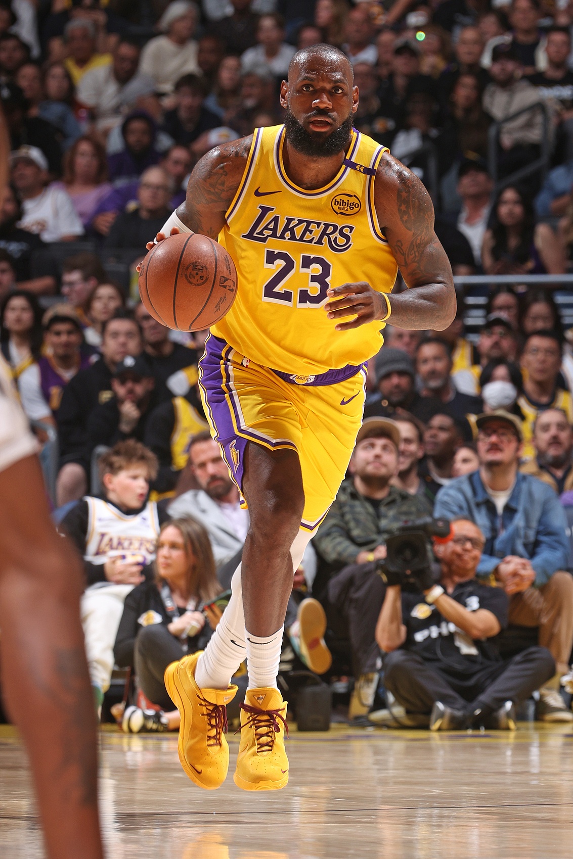 瓦力棋牌游戏-湖人键轮失准，詹姆斯寻找突破口