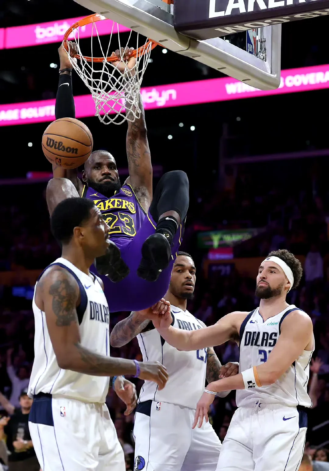 湖人键轮失准，詹姆斯寻找突破口