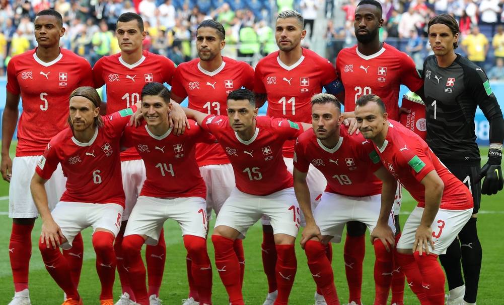 包含欧预赛比赛：西班牙-小胜瑞典，保持不败的词条