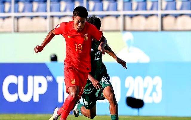 瓦力棋牌入口-包含上港球队备战决胜，勒夺关键三分的词条