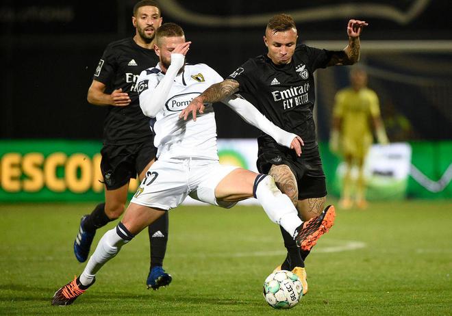 比赛中出现激烈对决，双方实力不相上下的简单介绍