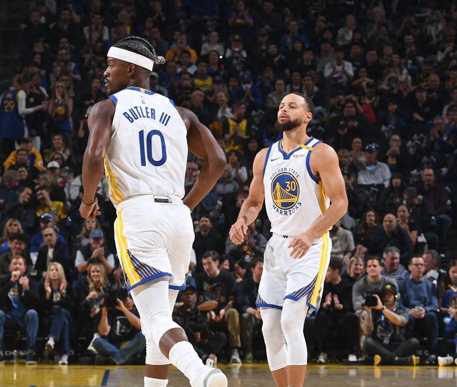 勇士战胜开拓者，主场豪取连胜