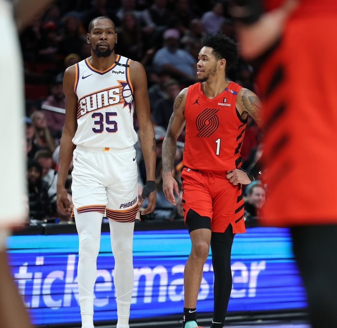 瓦力棋牌官网-开拓者队主场战斗力爆棚，轻松击败对手