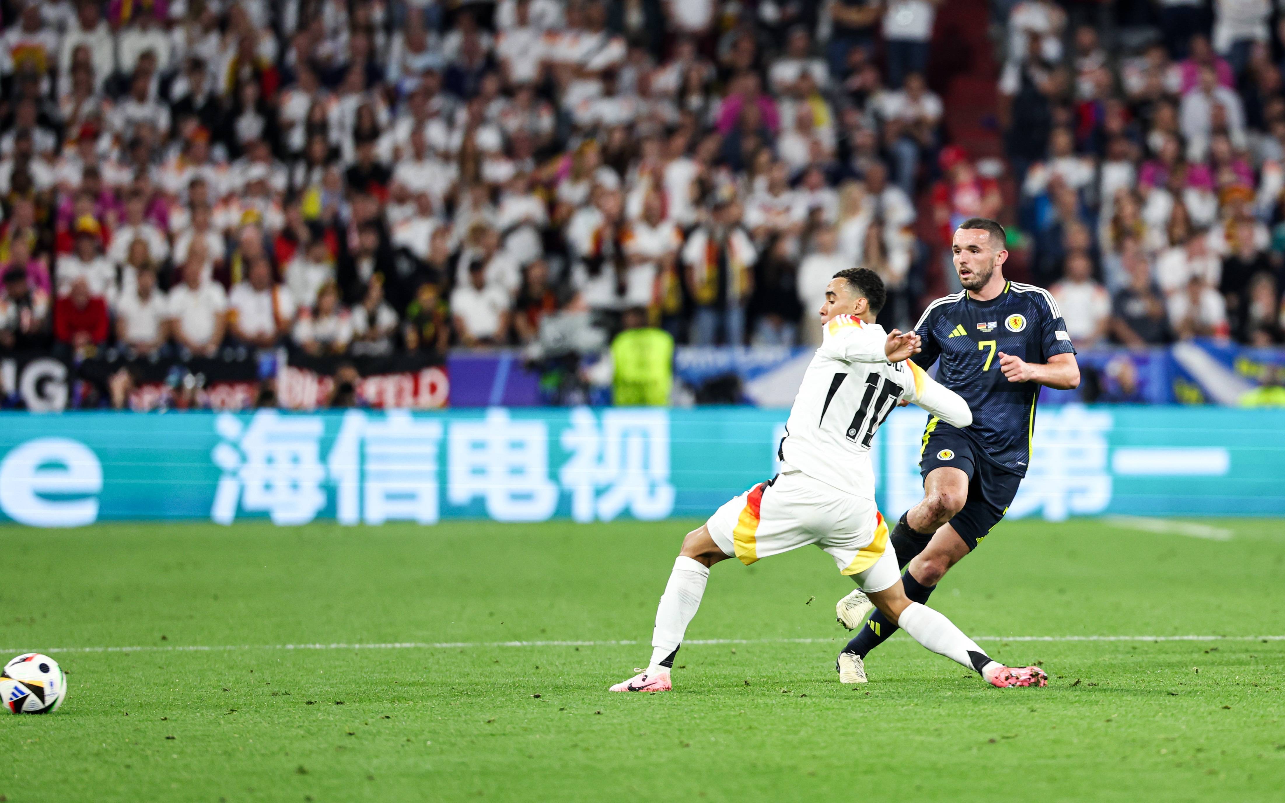 瓦力棋牌-欧洲球星助阵，精彩纷呈的足球盛宴