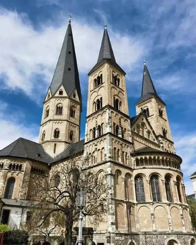 斯托克城客场不敌哈特尔普尔，降级形势严峻