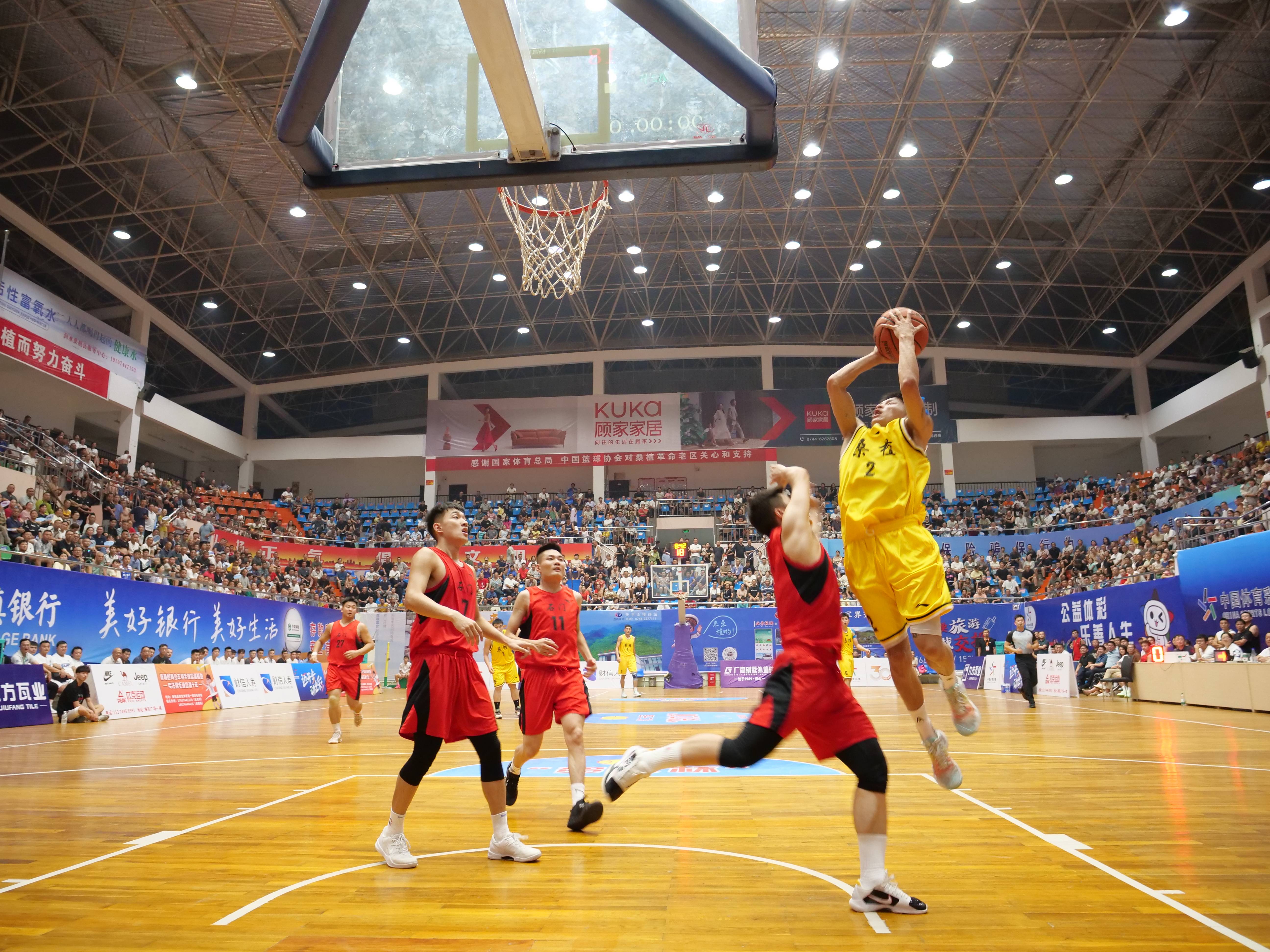 球队在篮球比赛中展现出强大实力