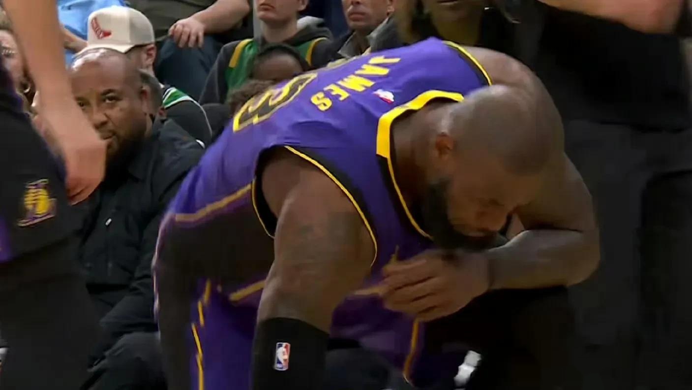 惊险扣人心弦！比赛场上双方球队激烈争斗