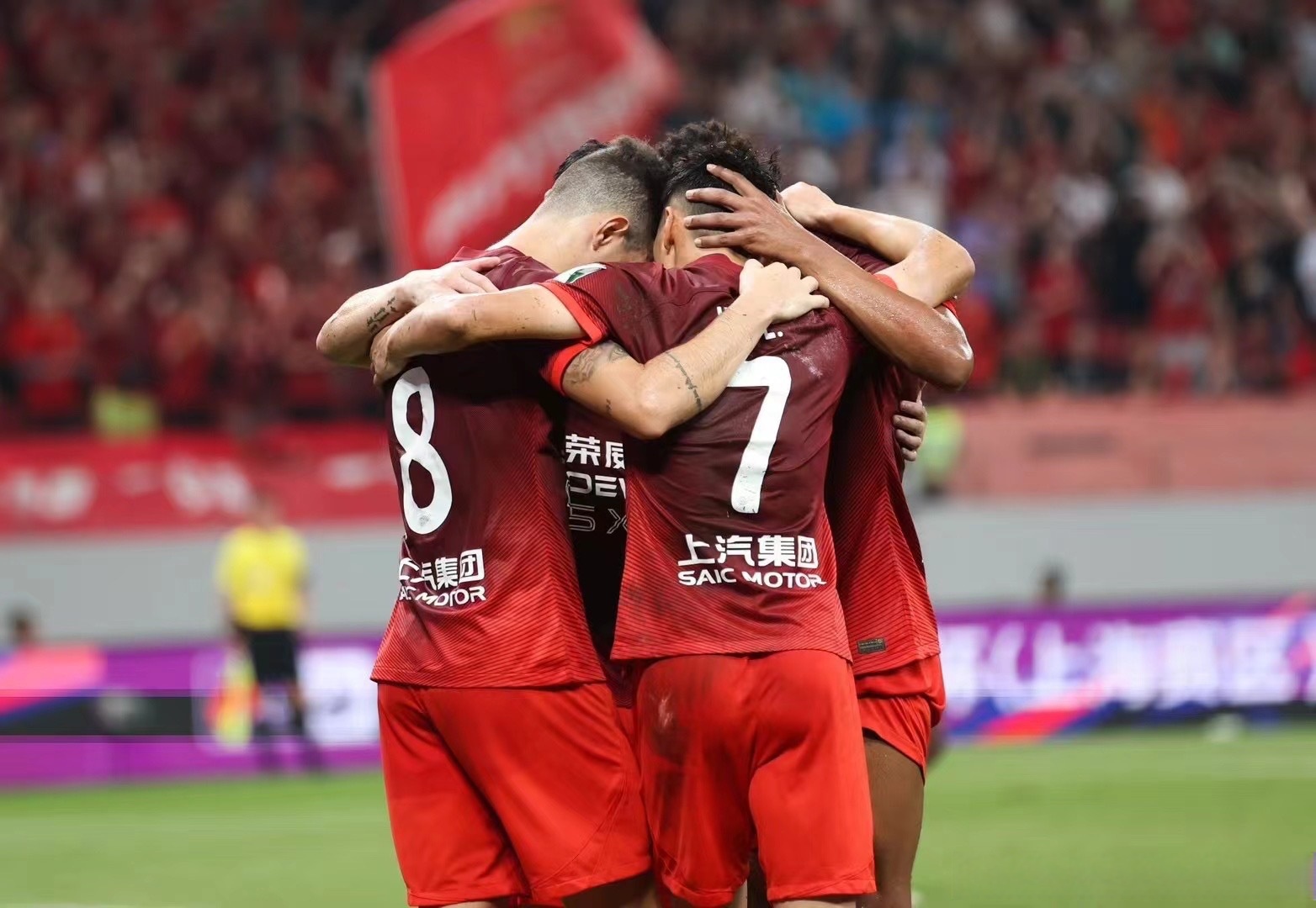 上港主场大胜，球队连胜三轮零封对手表现优秀