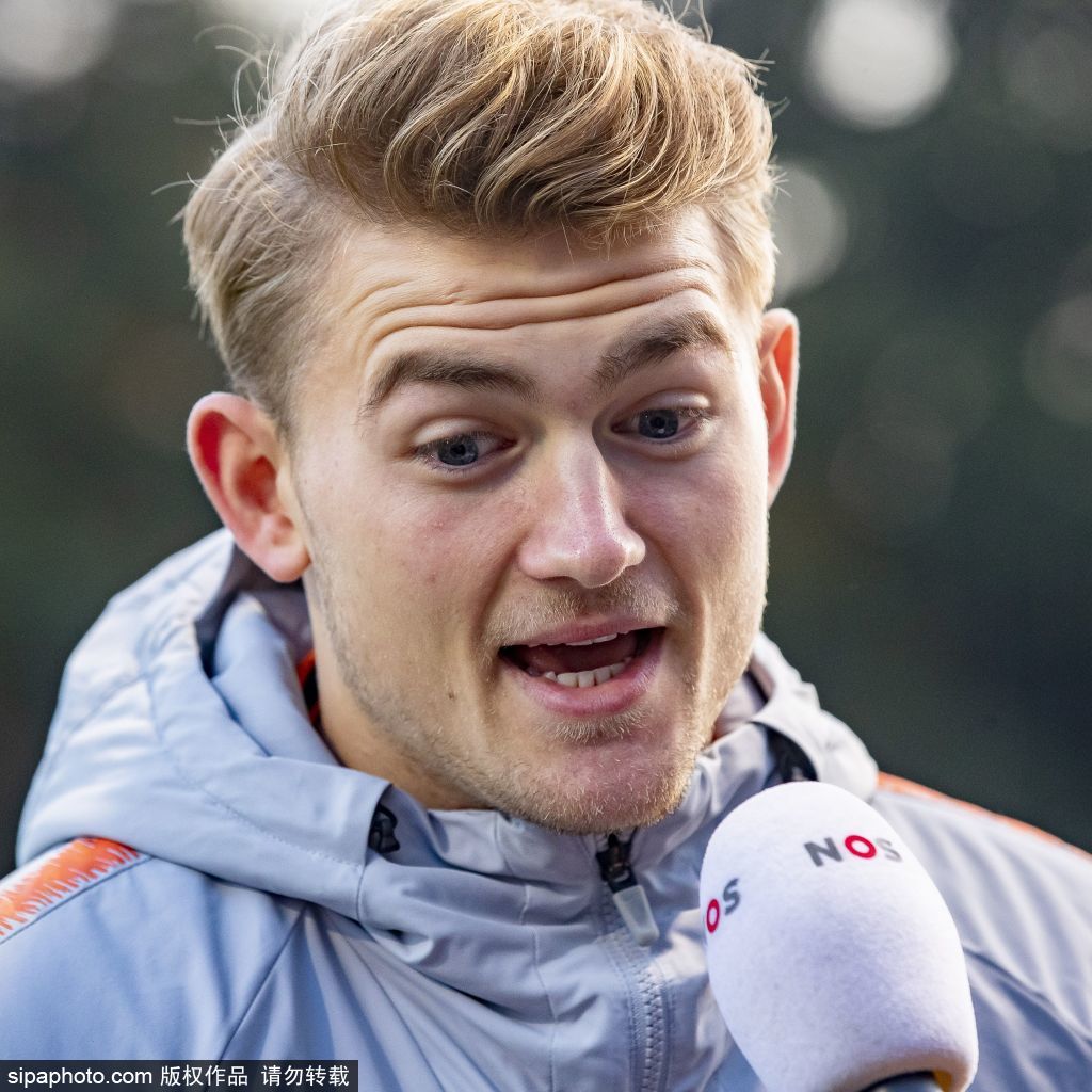 瓦力棋牌app-凯尔特人队员训练态度严谨，备战下一场比赛