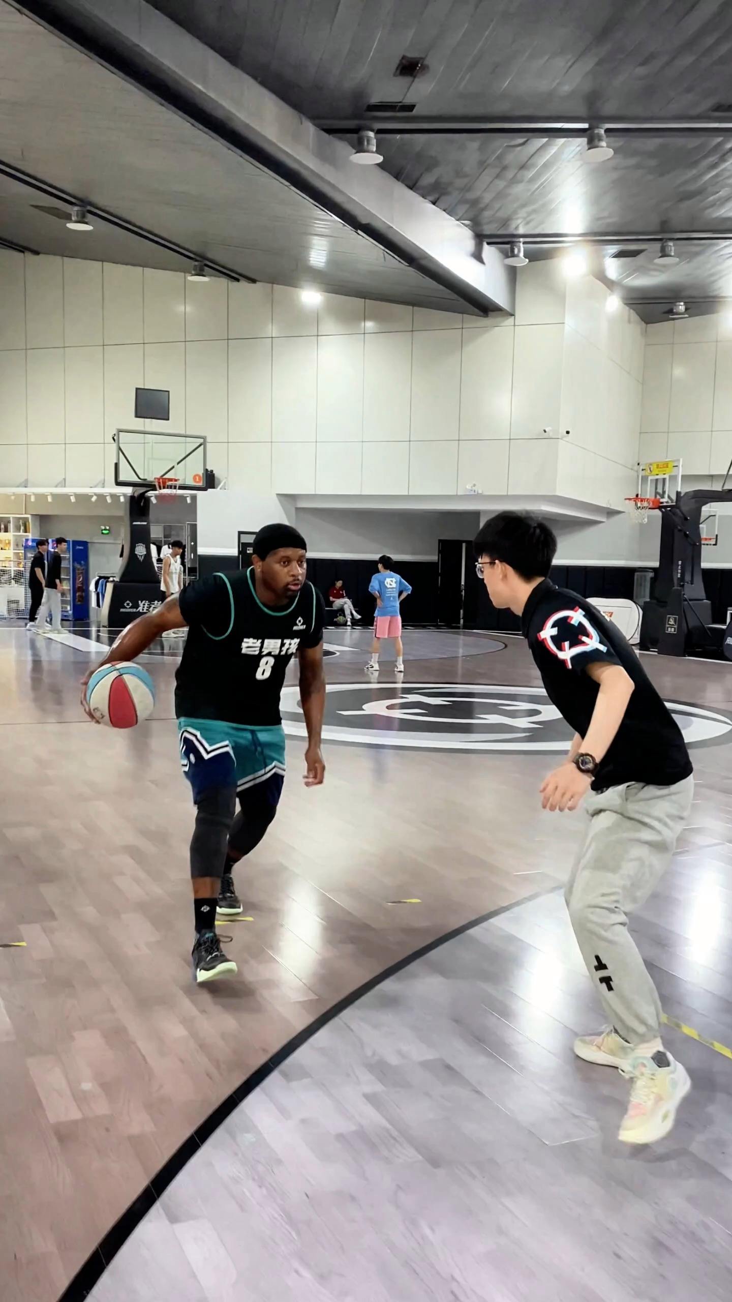 瓦力棋牌游戏-非洲篮球选手参加国际球员交流训练营