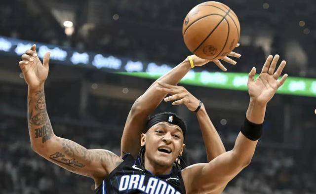 瓦力官网-骑士队新秀崭露头角，教练组加强培养