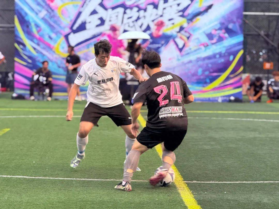 红蓝大战，足球明星领衔燃情对决