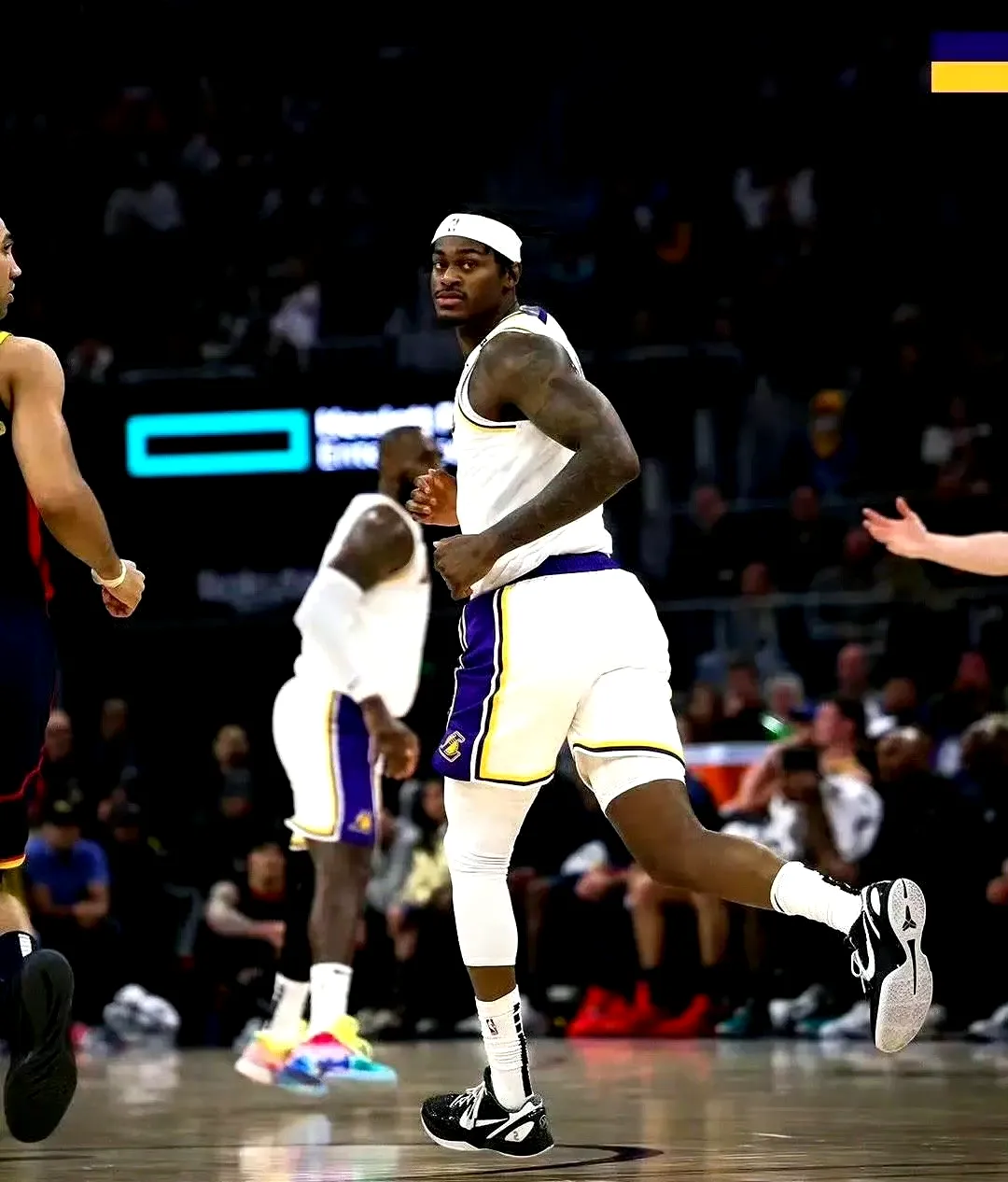 瓦力棋牌入口-湖人憾负独行侠，詹姆斯空砍达不到期望