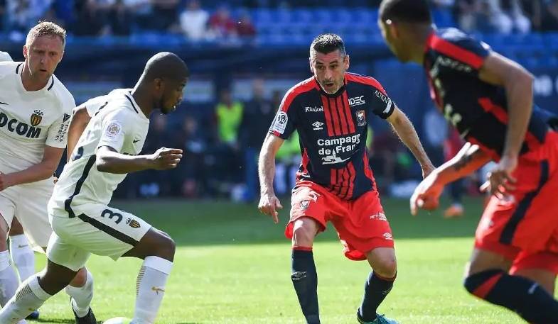 瓦力棋牌官网-卡昂客场击败对手，实现主客颠倒