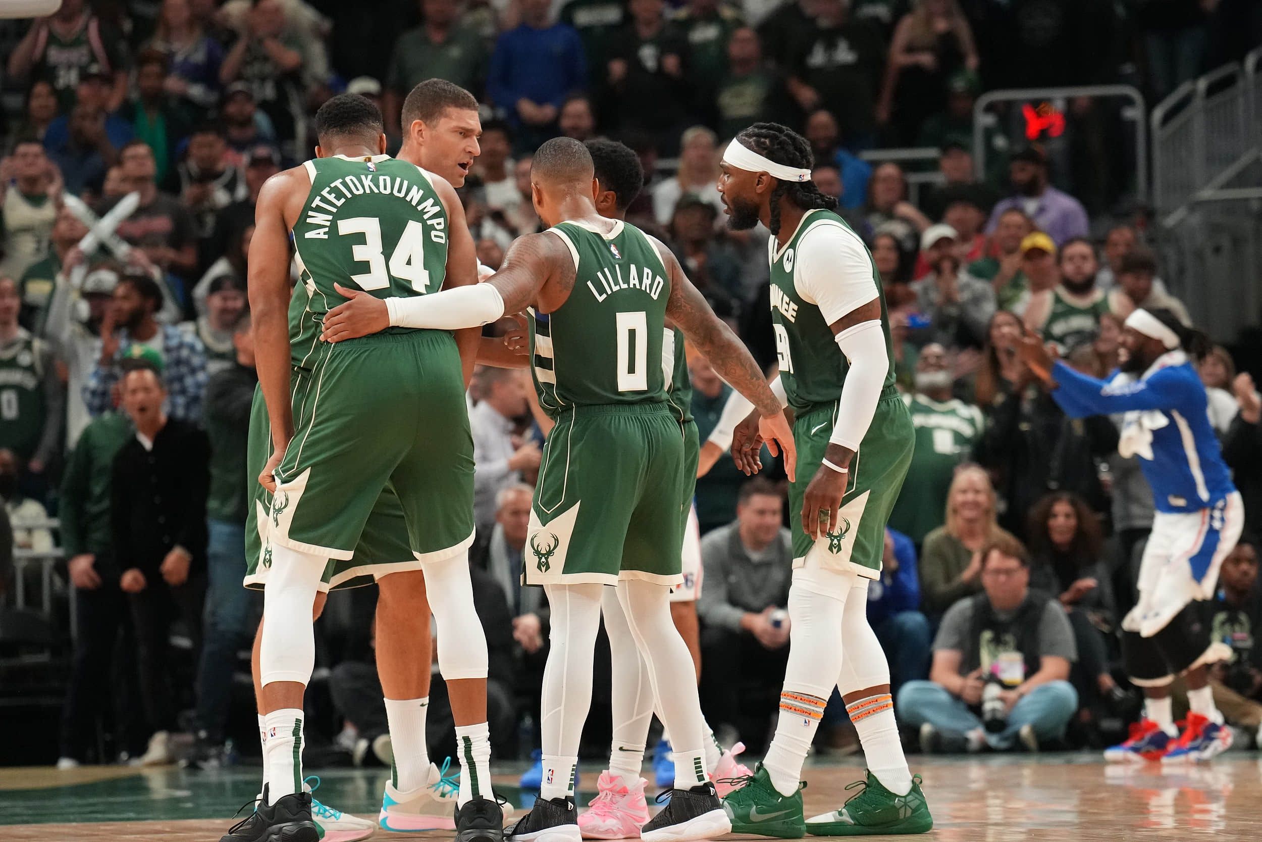 雄鹿队主场胜利势不可挡，粉碎对手的简单介绍