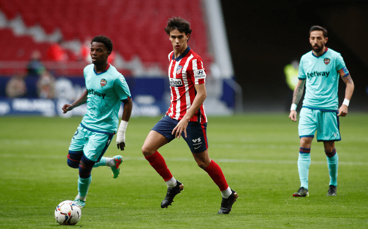 瓦力棋牌游戏-SHR绝杀BLG，CoreJJ关键团战开团秒人宿敌对决半决赛，技惊四座