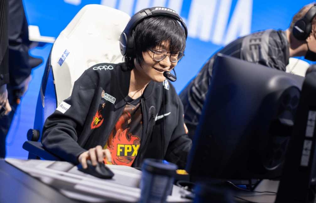 关于FPX鏖战C9，CoreJJ拿下关键大龙峡谷大战八强赛，成为赛场最大亮点的信息