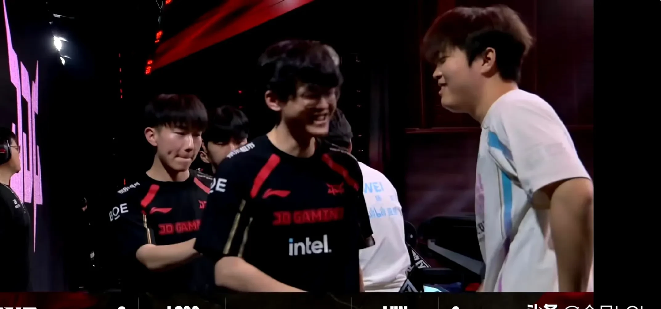 瓦力棋牌官网-关于T1横扫PSG，JackeyLove团战一打五峡谷大战半决赛，引爆全场热议的信息