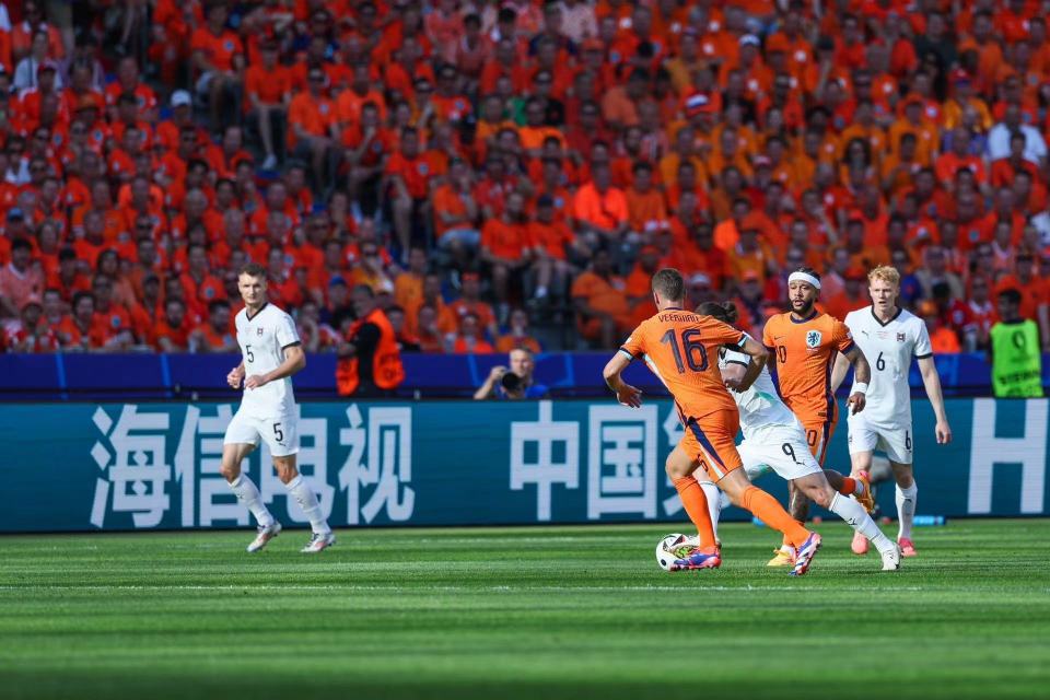 荷兰主场大胜奥地利，小组晋级