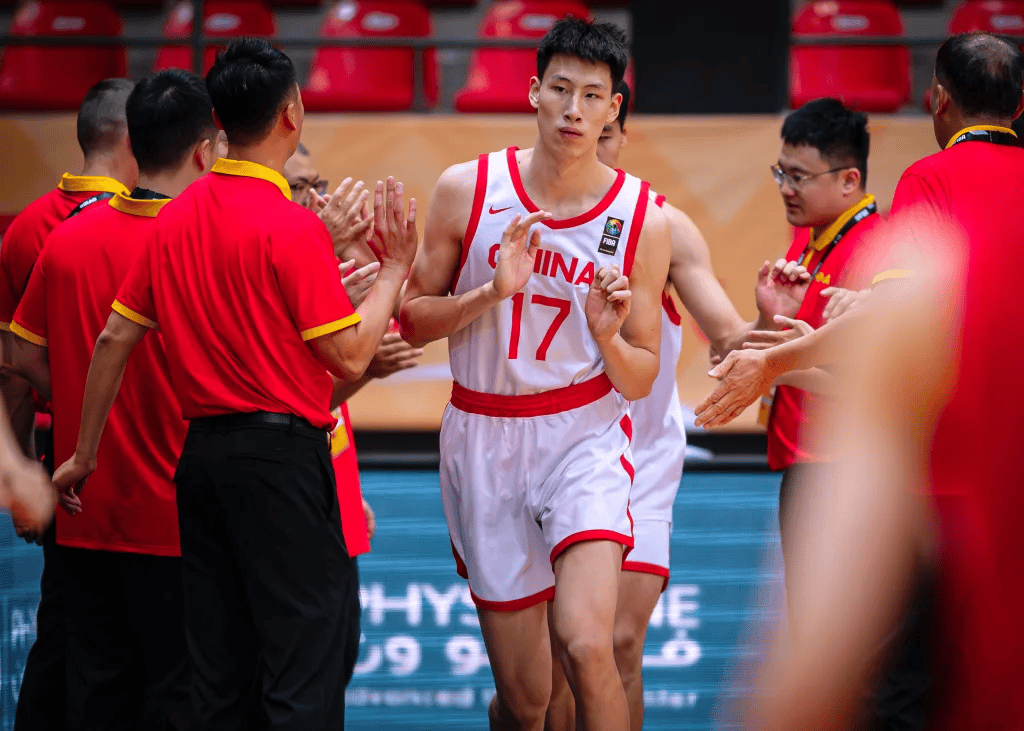 瓦力官网-湖南男篮紧追前方，争夺晋级席位