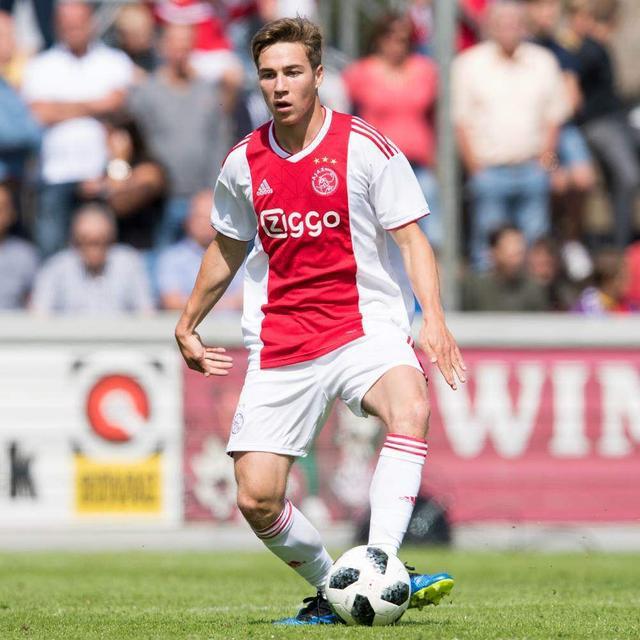 阿贾克斯稳健出线，实力无人可挡