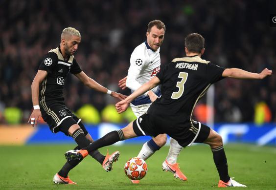 瓦力棋牌-阿贾克斯挑战波尔图，胜负难料