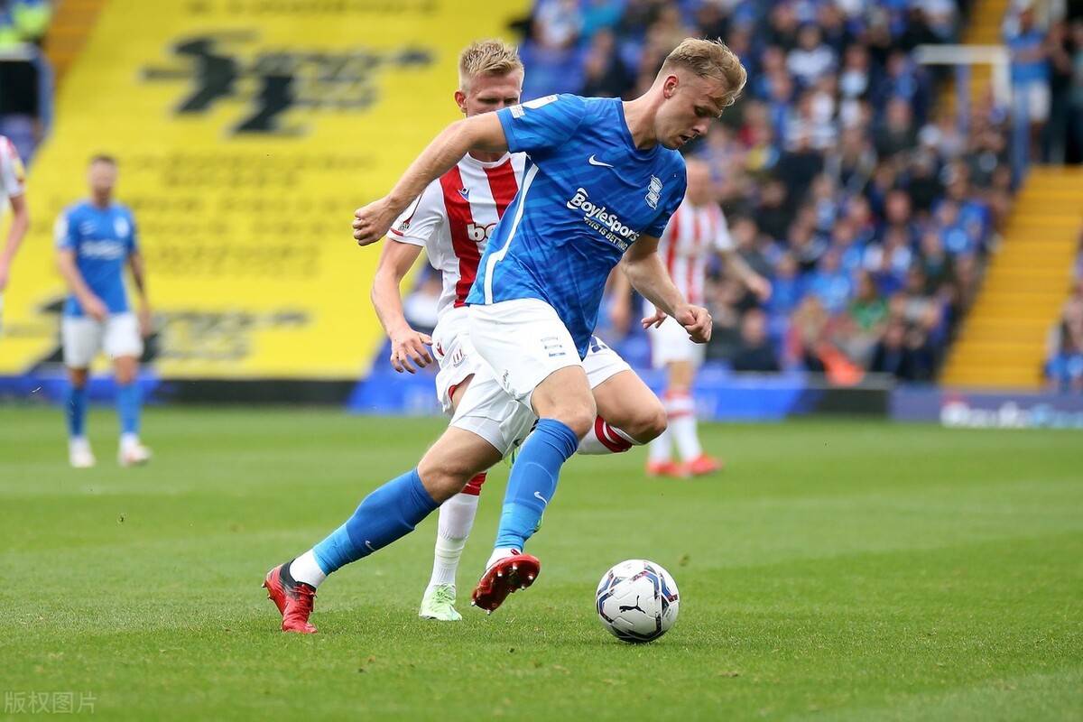瓦力棋牌官网-伯明翰城取得关键胜利，保级压力减轻