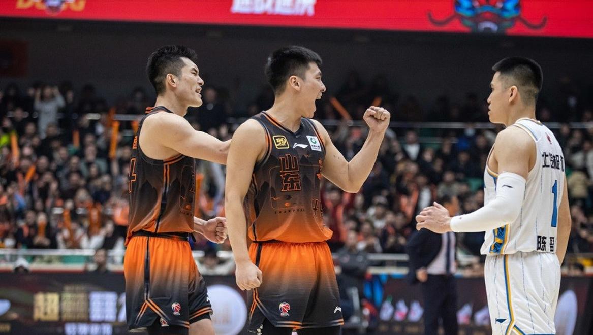 山东男篮全力击败北京队，实现逆袭壮举