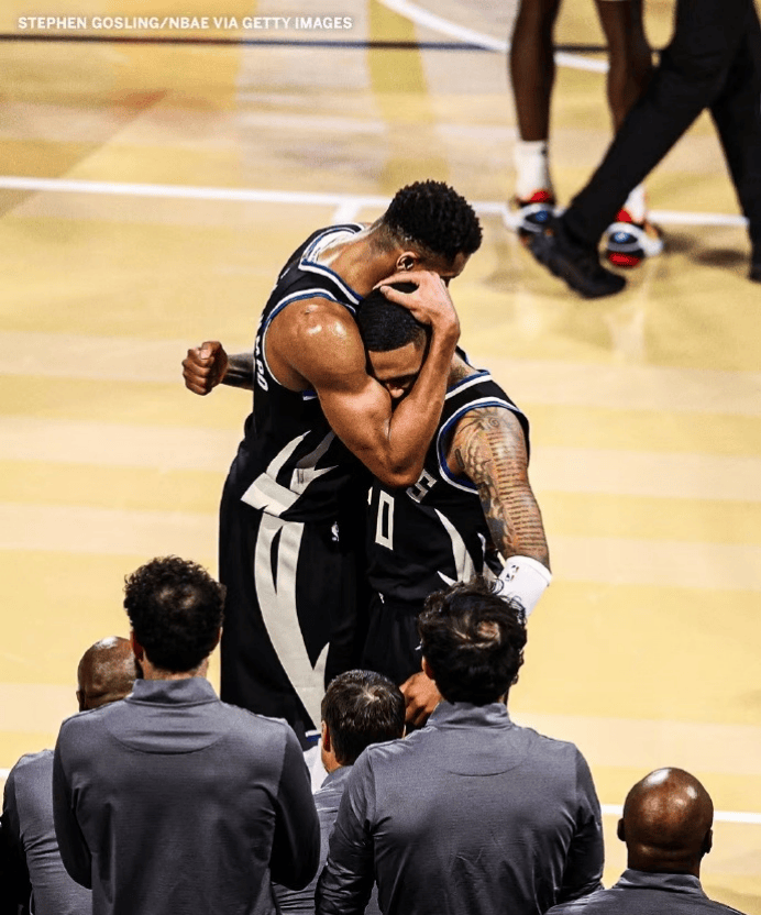 雄鹿惨败马刺，字母哥再度痛苦离场