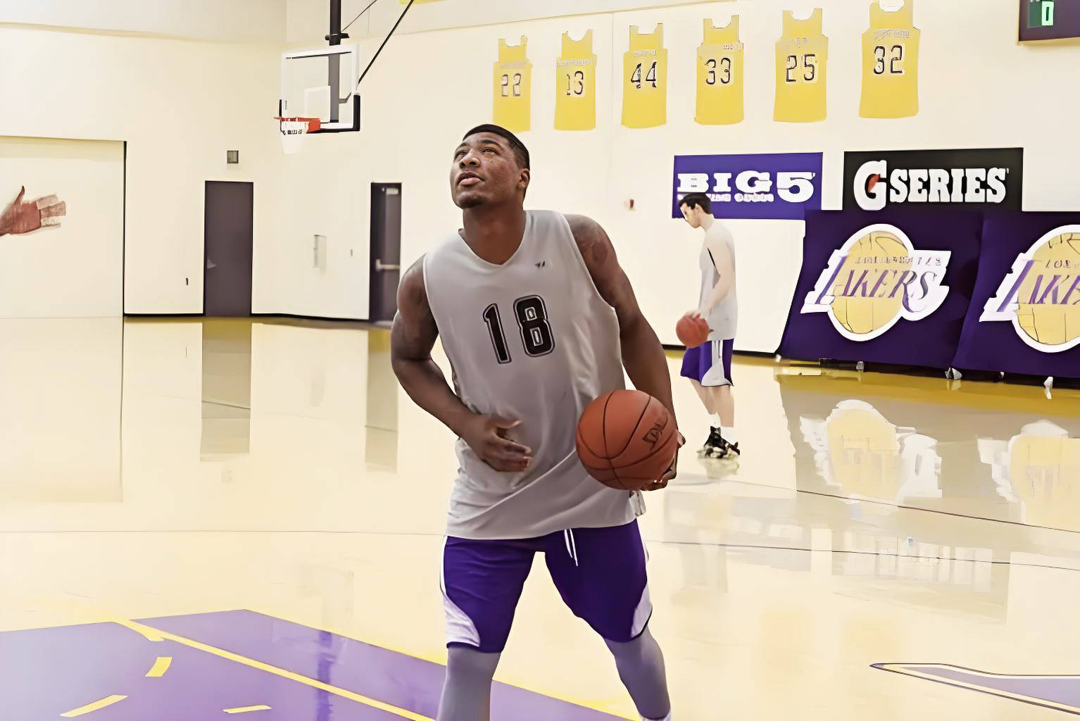 湖人新秀控卫全明星砍下双20+，成为球队得分王